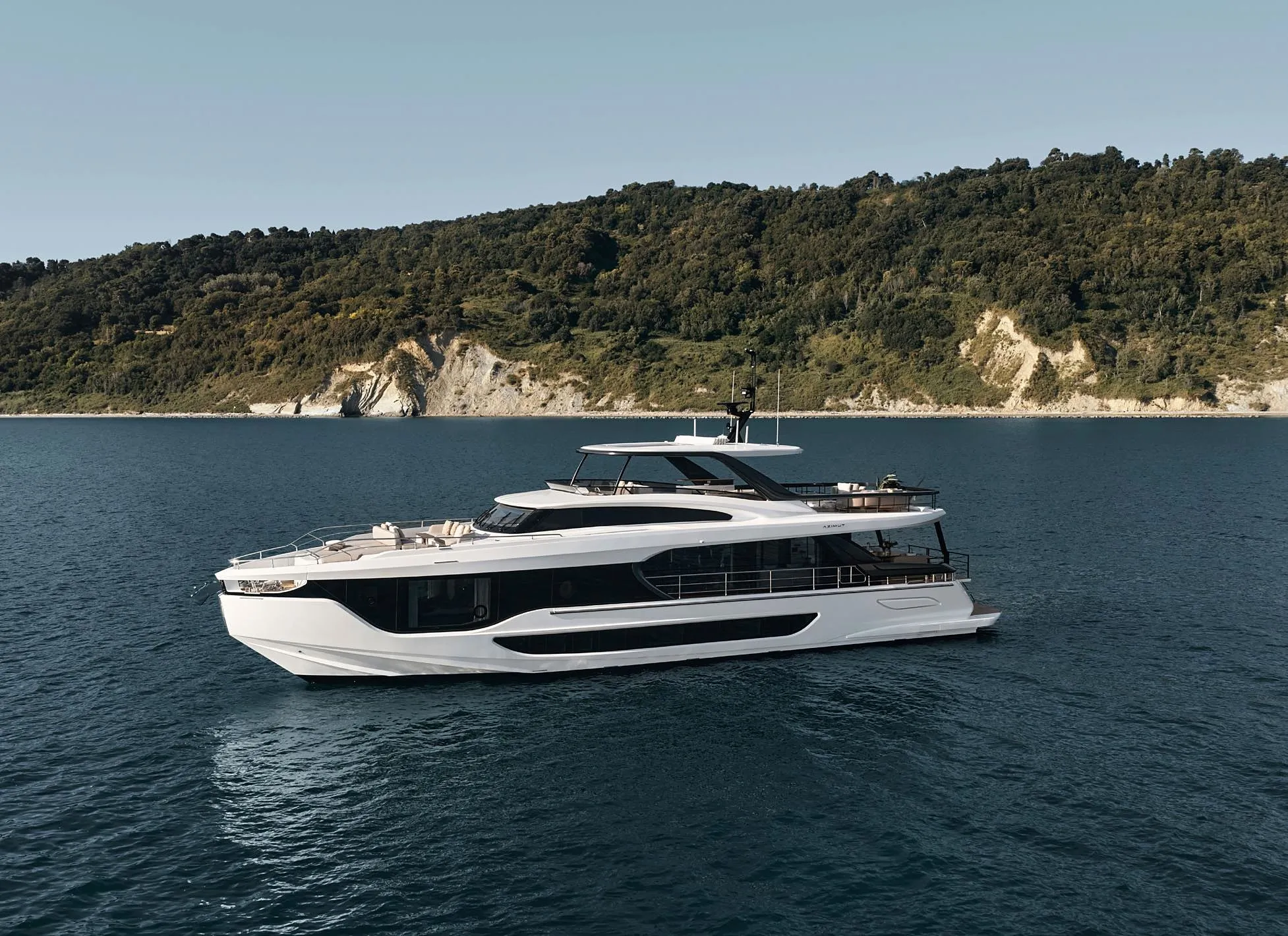 Azimut Grande 26M — Large POD