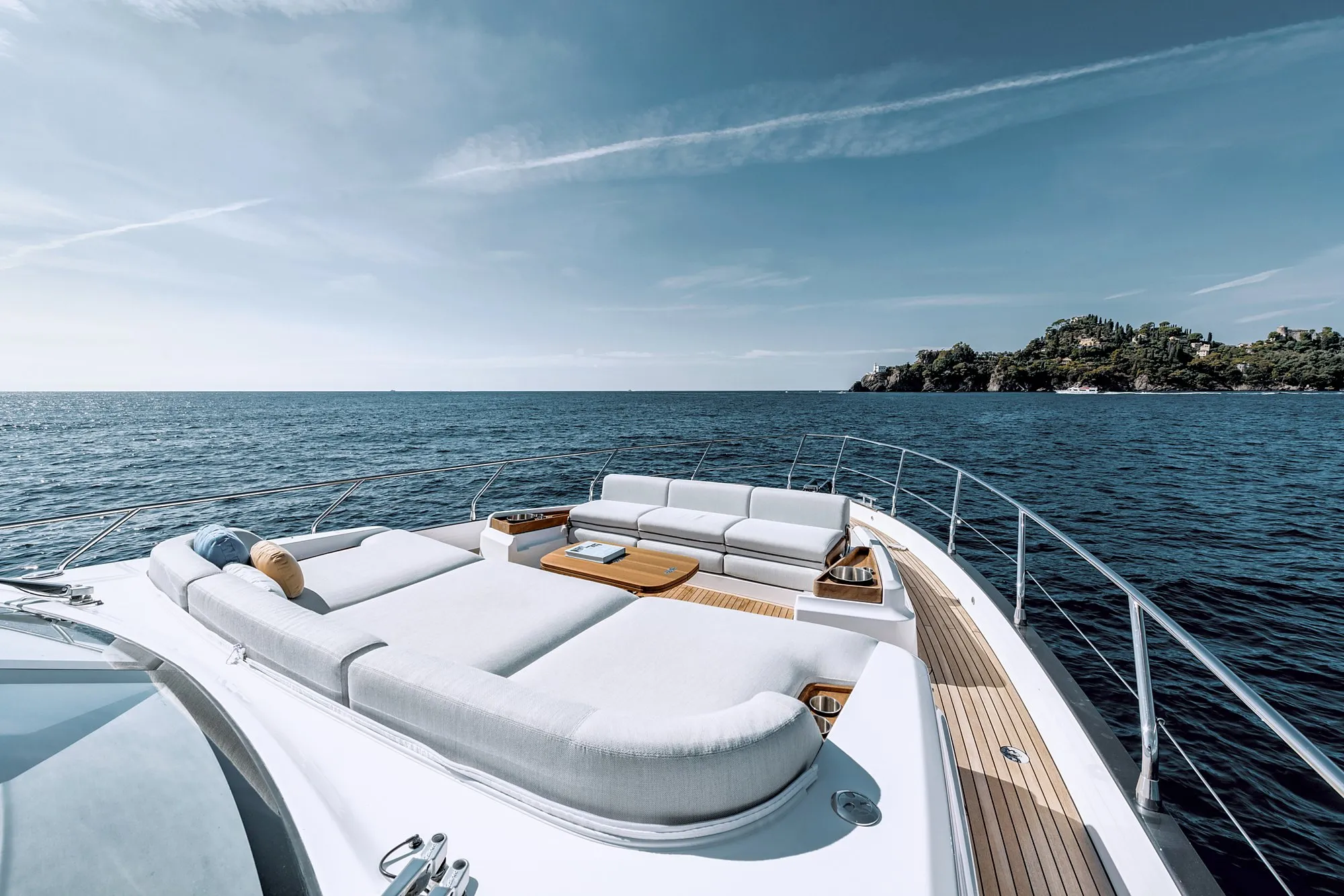 Azimut Fly 68 — Cozinha à popa