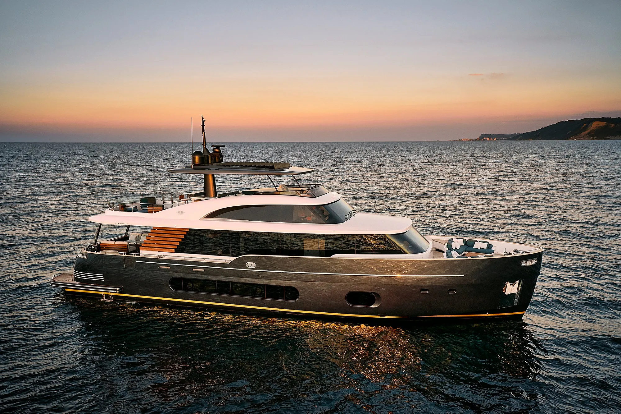 Azimut Magellano 25M — Infinity Terrace