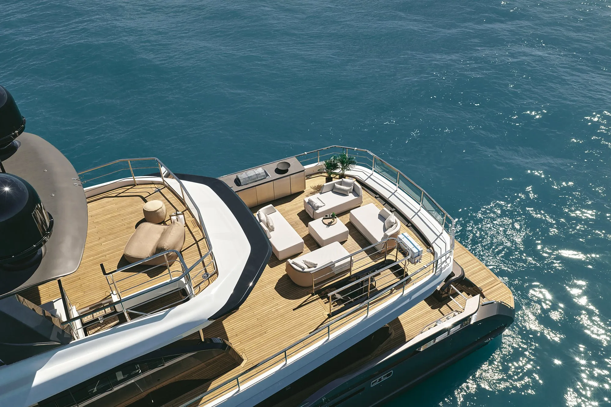 Azimut Grande 36M — Janelas recolhíveis