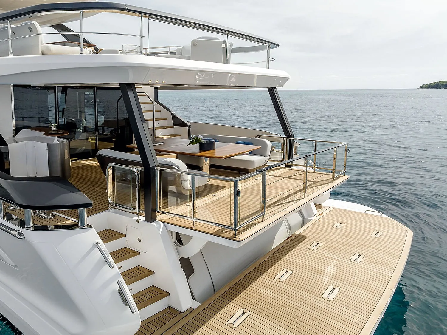 Azimut Grande 26M — Deck2Deck