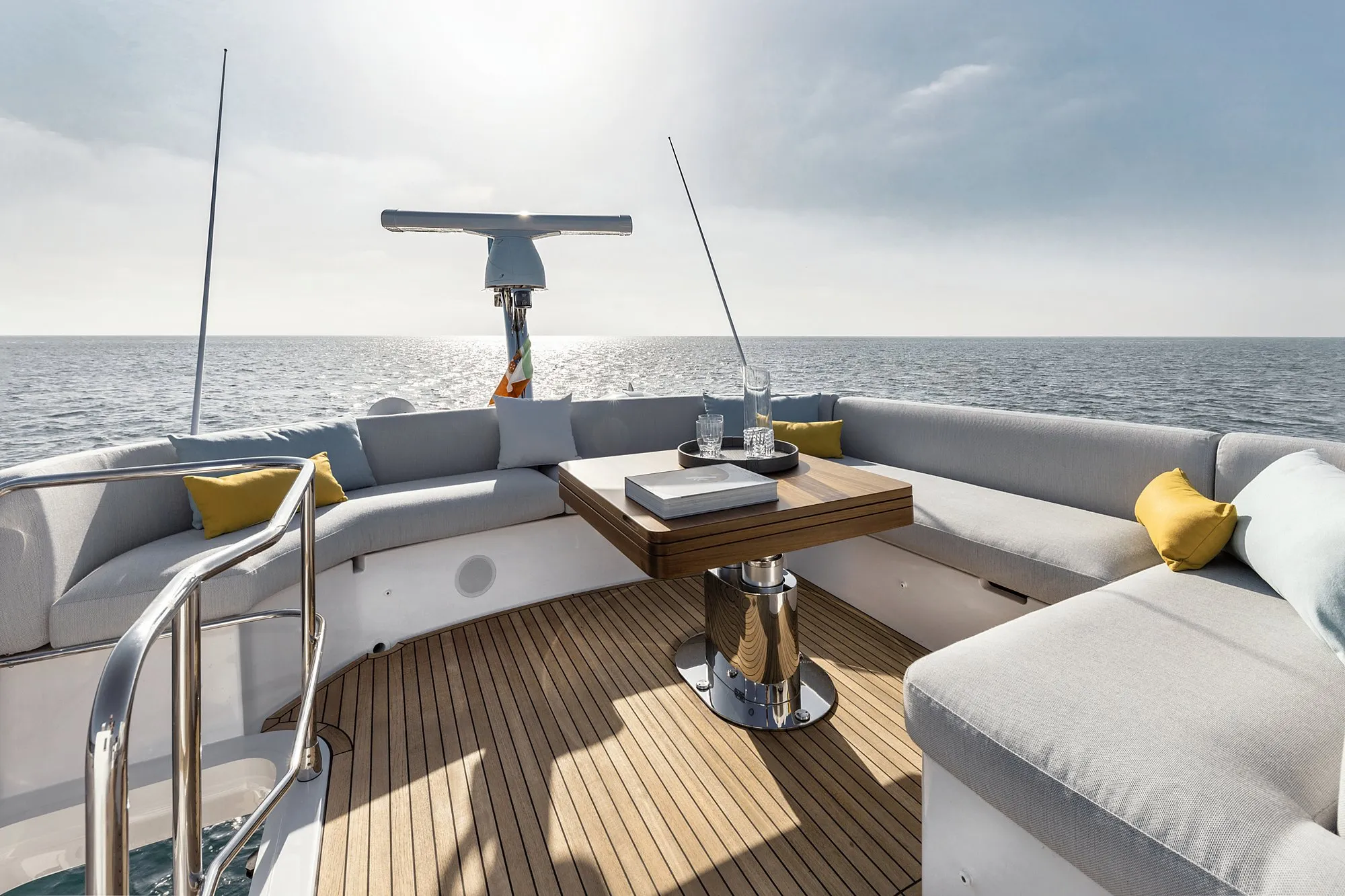 Azimut Fly 53 — Luz natural