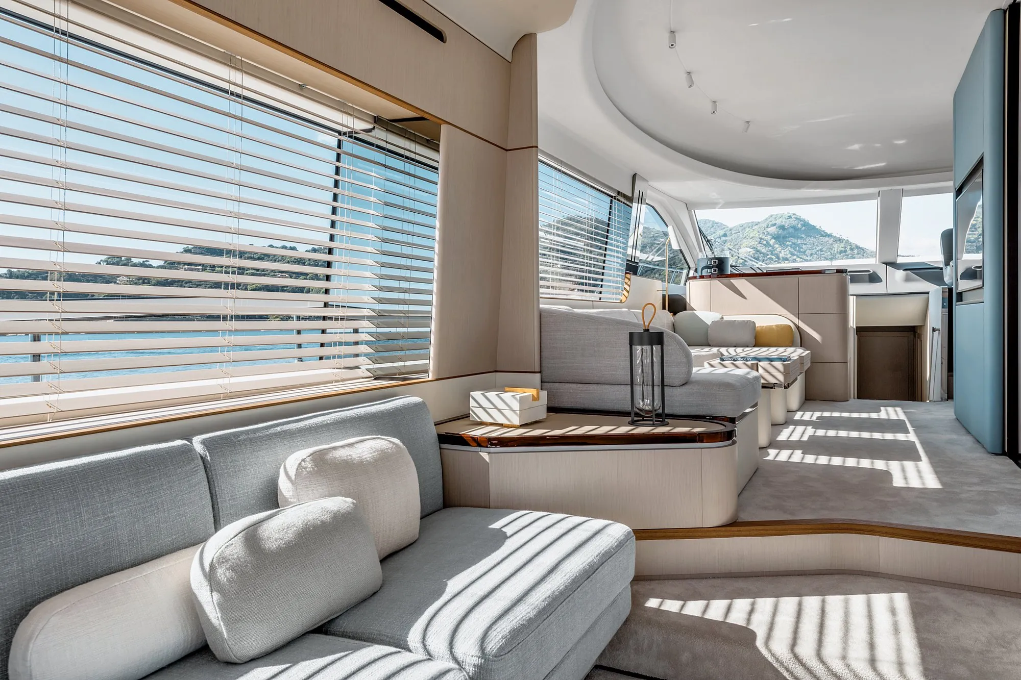 Azimut Fly 68 — 32 nós