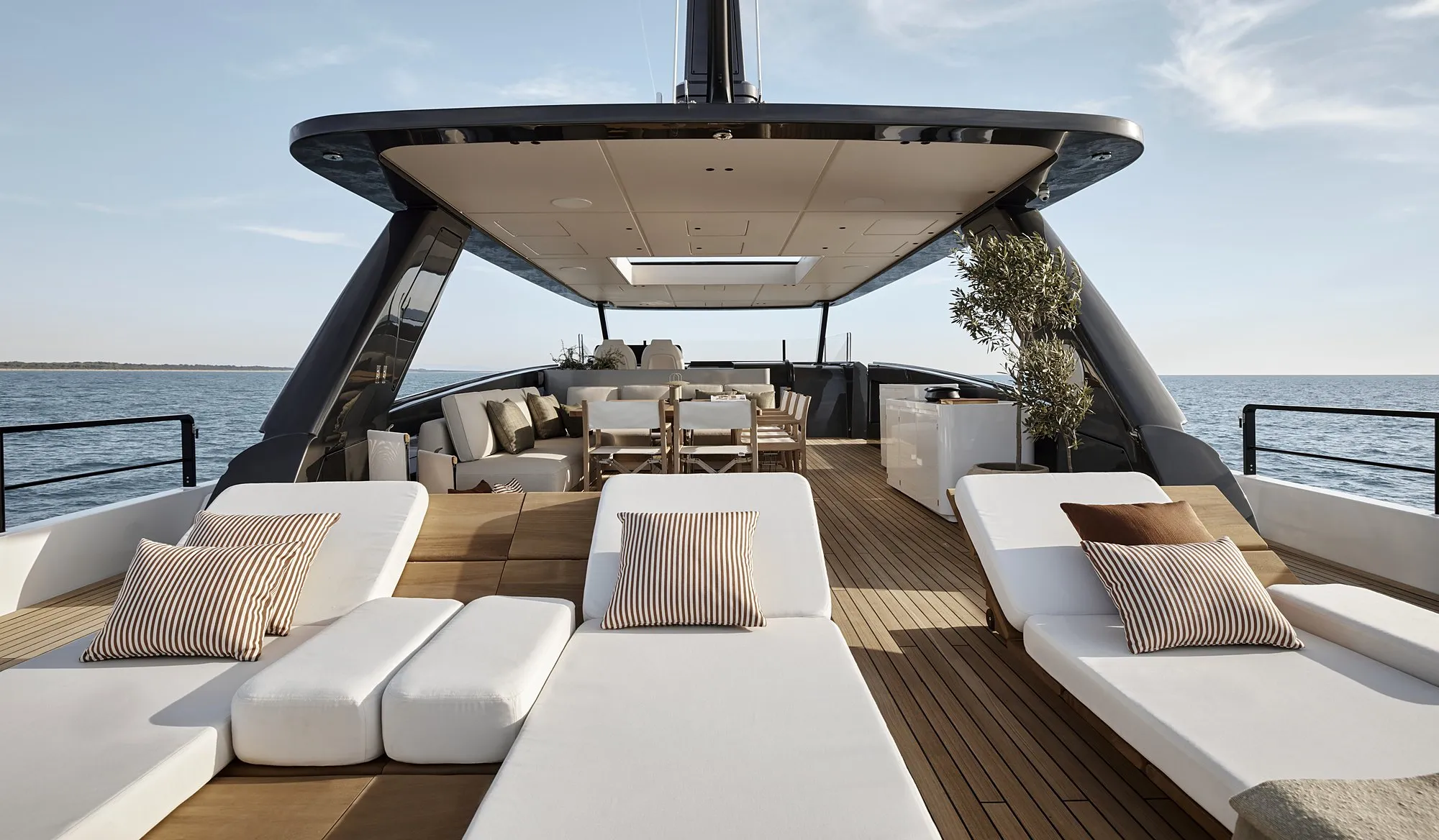 Azimut Magellano 27M — Cinco cabines
