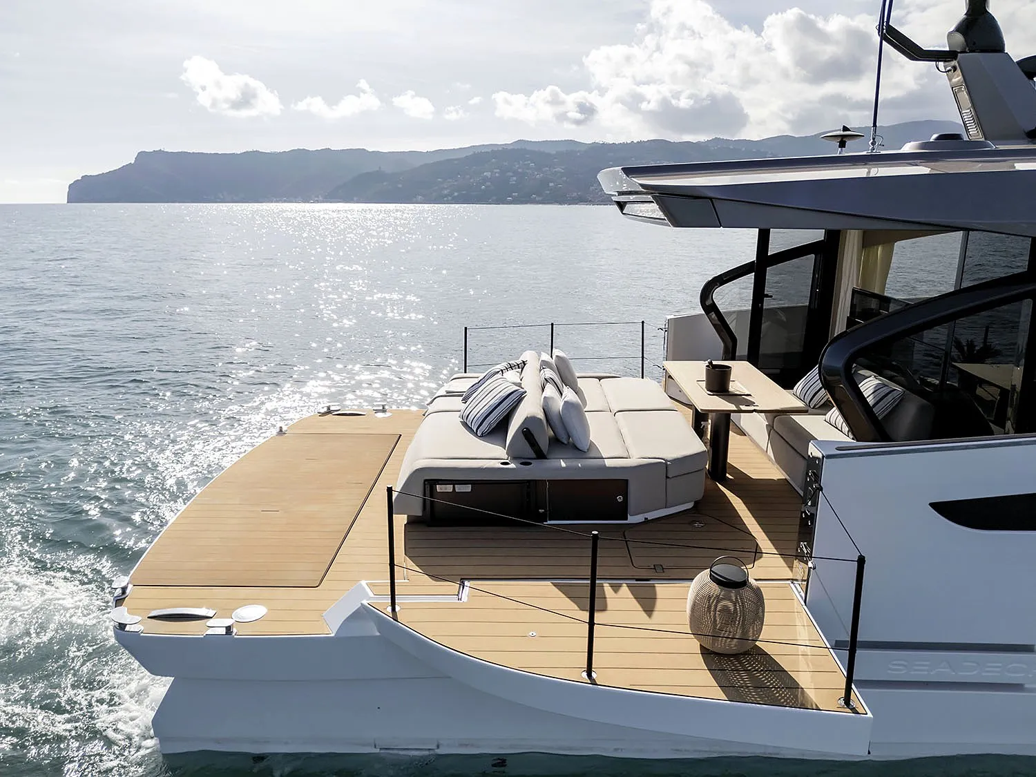 Azimut Seadeck 6 — Carbono