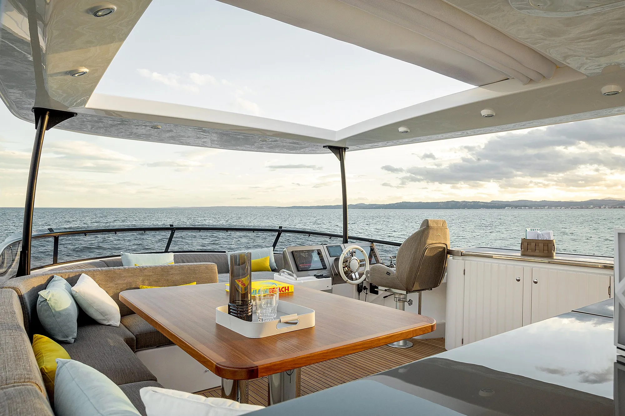 Azimut Magellano 66 — 2